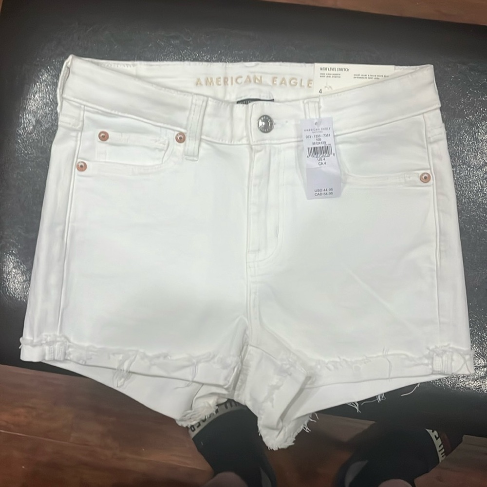 American eagle woman’s size 4. White jean shorts NWT
